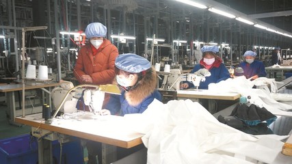 丹江口际华3541服装公司复工 首条生产线日产千余件防护服